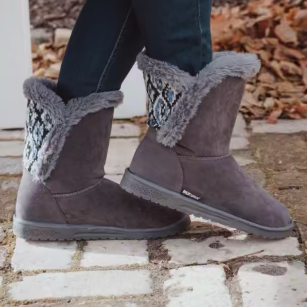 Muk Luk Carey boots 9 NIP